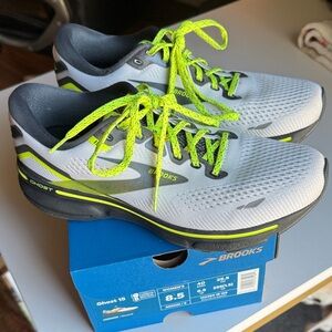 Brooks Ghost 15 Shoes - White and Bright Green
